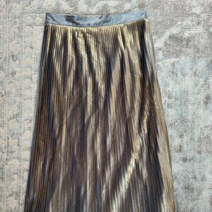 Tuckernuck Do+Be Silver/Gold Pleated Midi Skirt - Size S